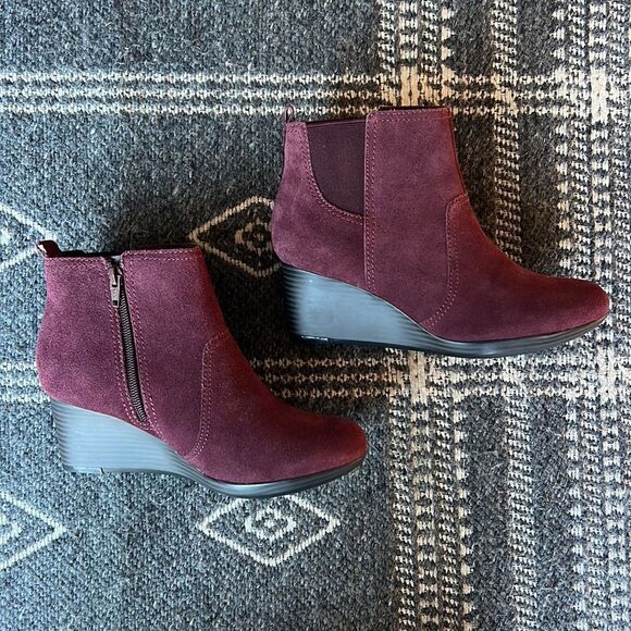 Clark Suede Leather Wedge Ankle Bootie Women’s Size 6.5 New - Picture 1 of 3
